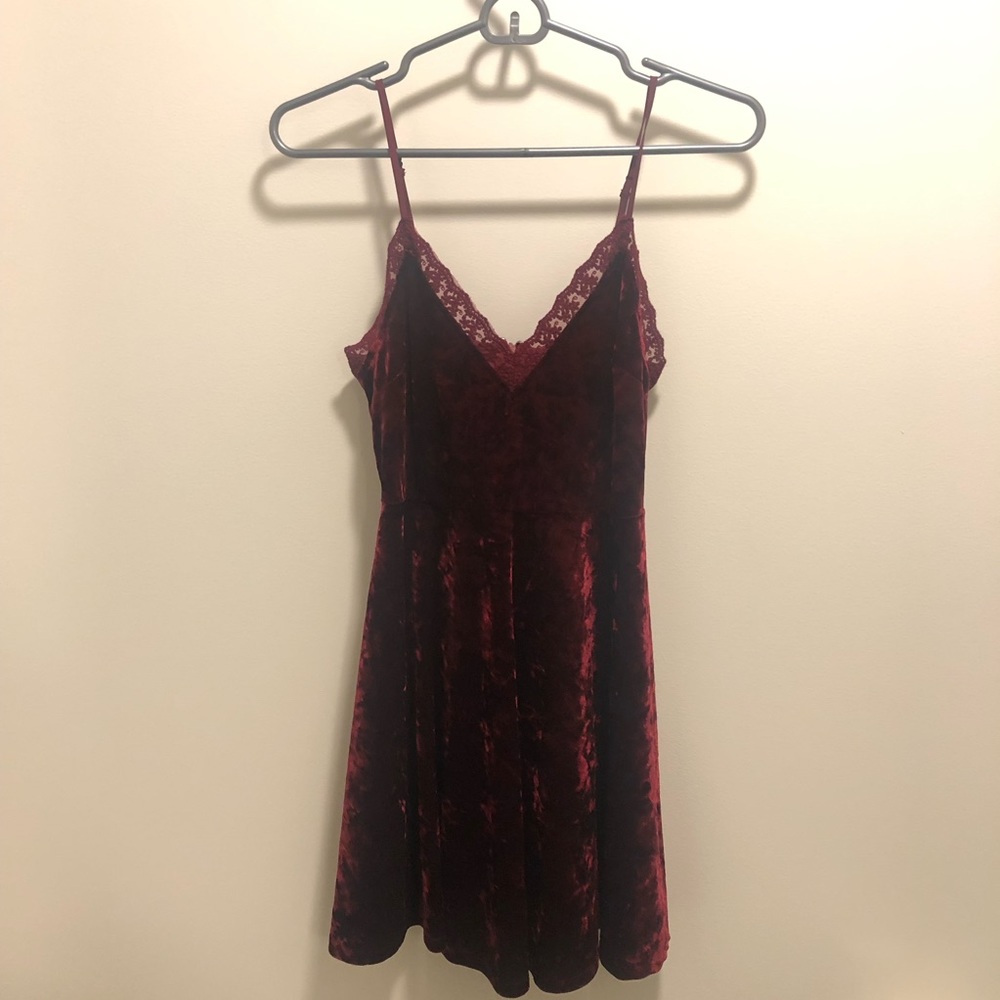 Red velvet skater dress - Picture 2 of 5